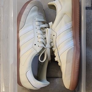 Adidas Samba pink sole women's size 7